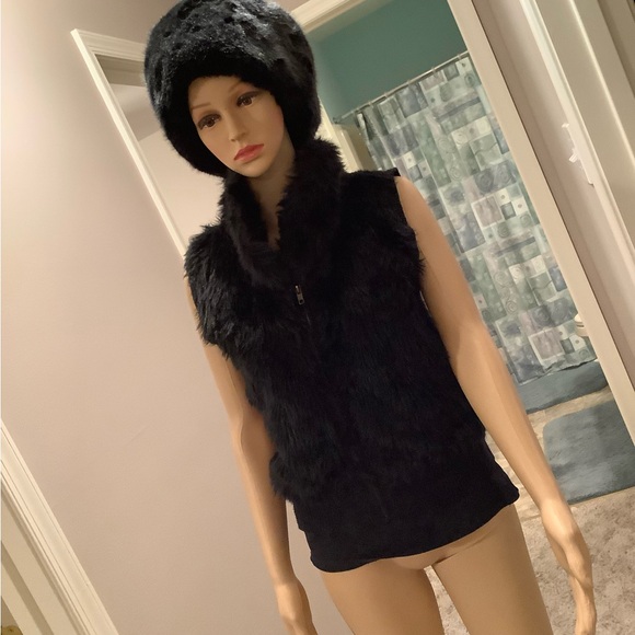 Arizona Jean Black Faux Fur Cable Knit Vest Size Large (Runs Small) - Picture 2 of 14